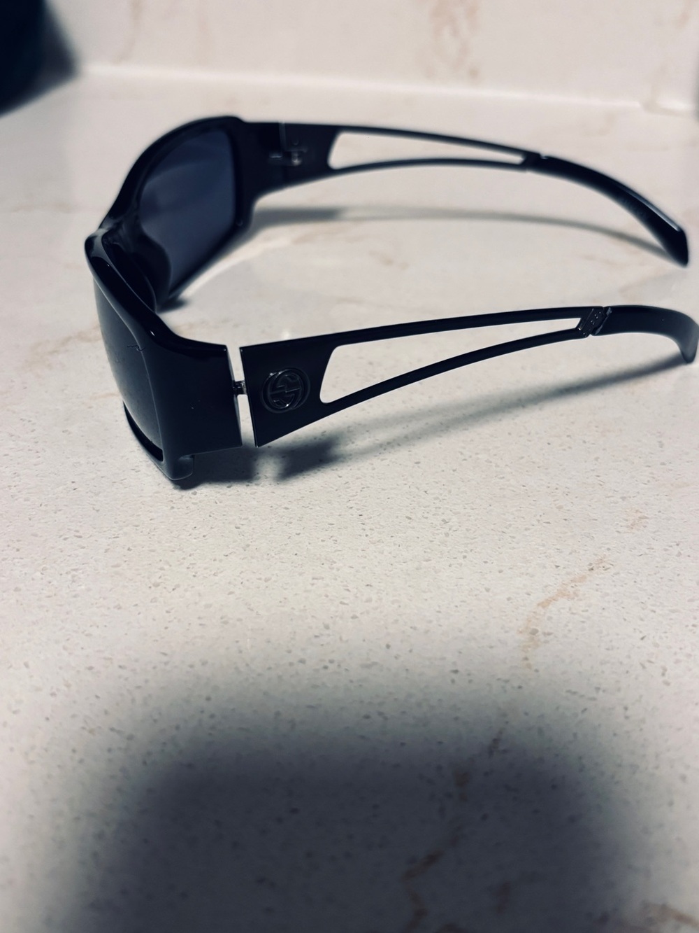 Black Gucci Oversized Rectangle Sunglasses with Cutout GG Temples - Picture 3 of 4